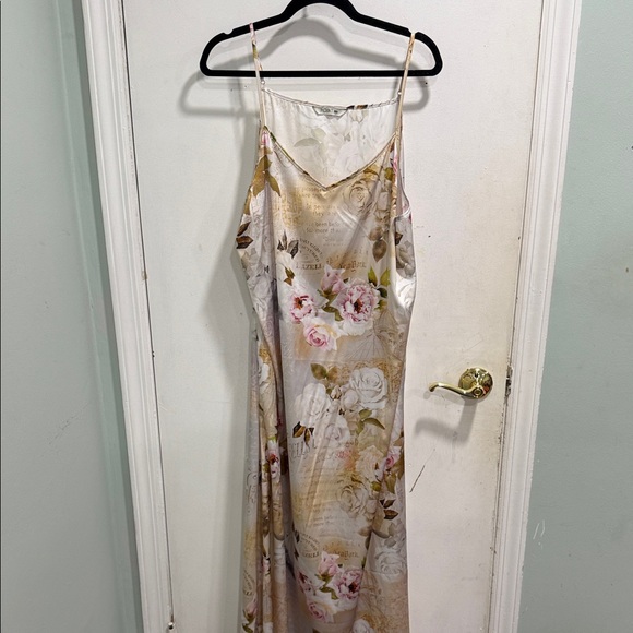 Floral Cream Midi 2 sleeveless dress with coordinating blouse - Picture 9 of 14